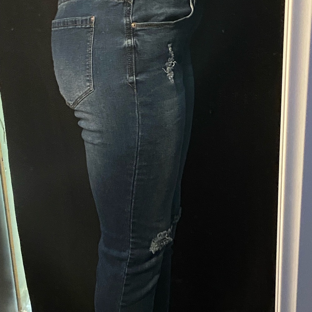 Dark blue mid rise (ankle) jeans